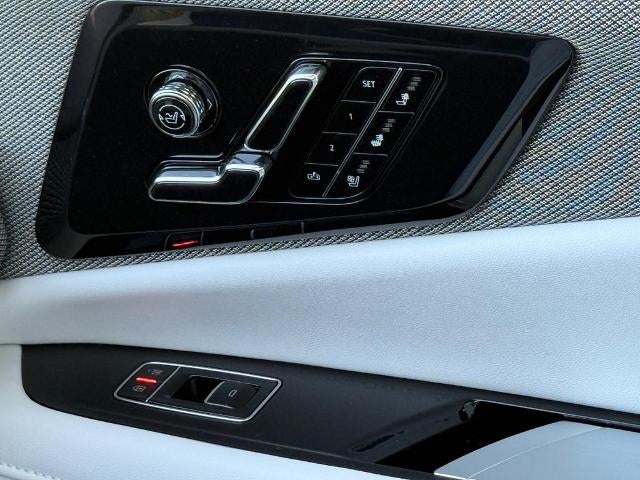 2025 Cadillac OPTIQ Luxury 2