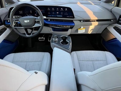 2025 Cadillac OPTIQ Luxury 2